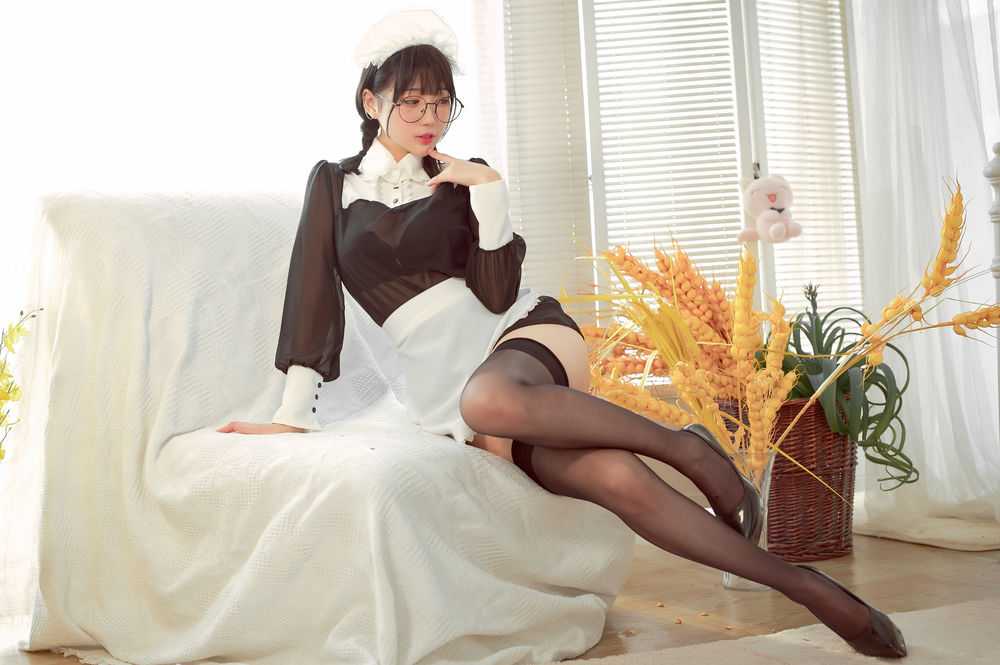 周叽是可爱兔兔-No.036-眼镜女仆-在线看 第1张 周叽是可爱兔兔-No.036-眼镜女仆-在线看 第1张