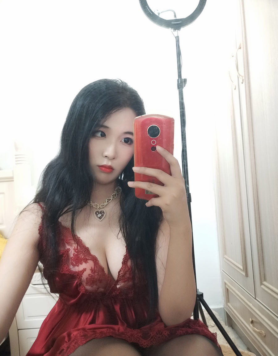 轩萧学姐-No.012-酒红色睡衣-在线看 第1张 轩萧学姐-No.012-酒红色睡衣-在线看 第1张