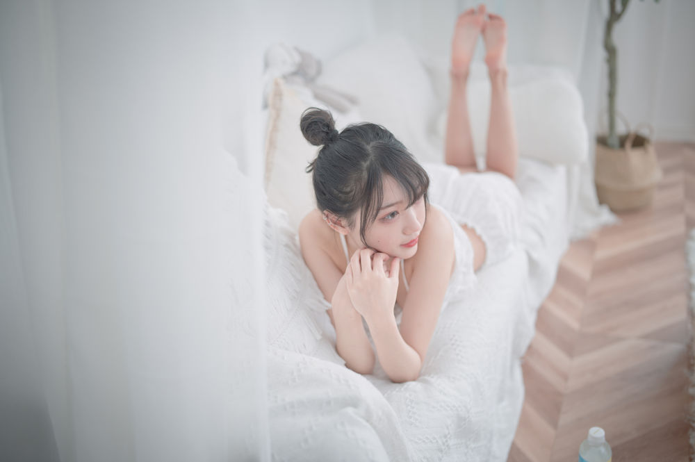 周叽是可爱兔兔-No.015-白色睡衣-在线看 第1张 周叽是可爱兔兔-No.015-白色睡衣-在线看 第1张