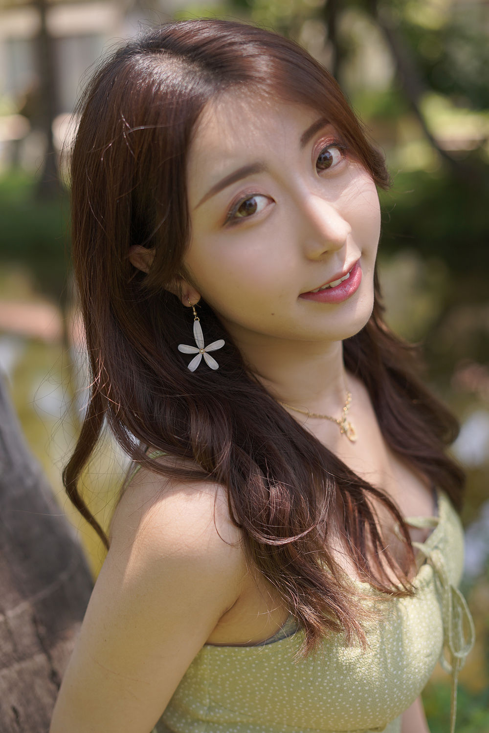 黑川-绿色连衣裙-在线看 第1张 黑川-绿色连衣裙-在线看 第1张