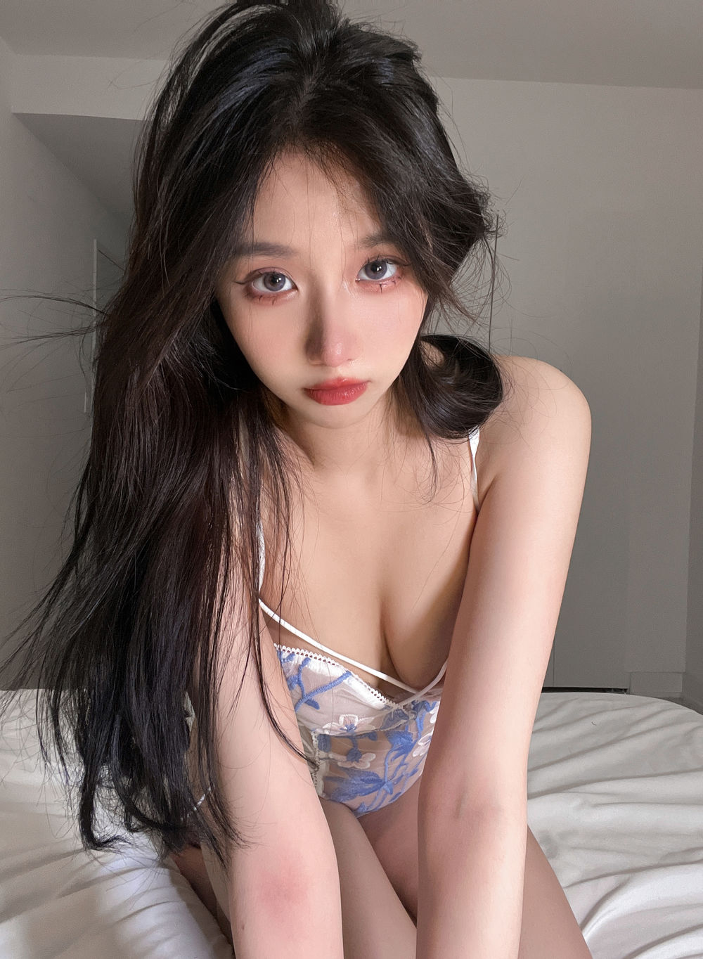 果咩酱w-No.031-紫光夜-在线看 第1张 果咩酱w-No.031-紫光夜-在线看 第1张