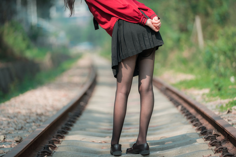 西瓜(西呱呀呀呀)-No.001-铁轨成片-在线看 第3张 西瓜(西呱呀呀呀)-No.001-铁轨成片-在线看 第3张