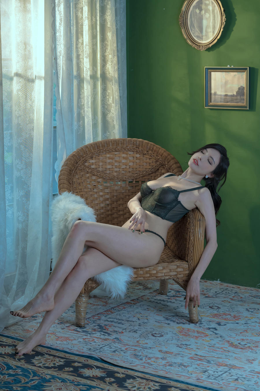 秋和柯基-No.093-绿墙-在线看 第1张 秋和柯基-No.093-绿墙-在线看 第1张