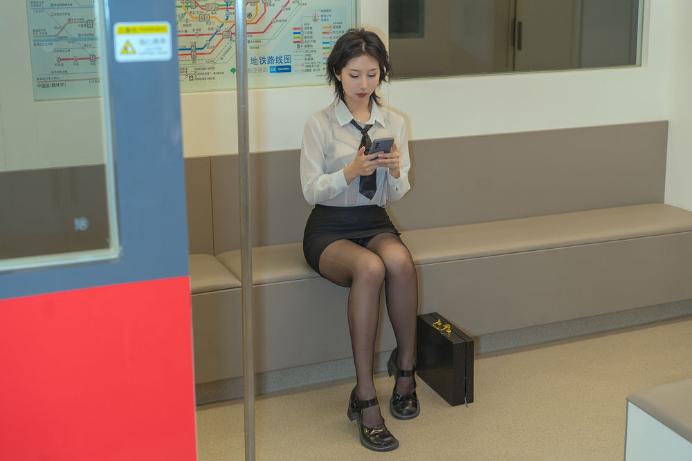 秋和柯基-No.077-电车 &奶桃-在线看 第2张 秋和柯基-No.077-电车 &奶桃-在线看 第2张