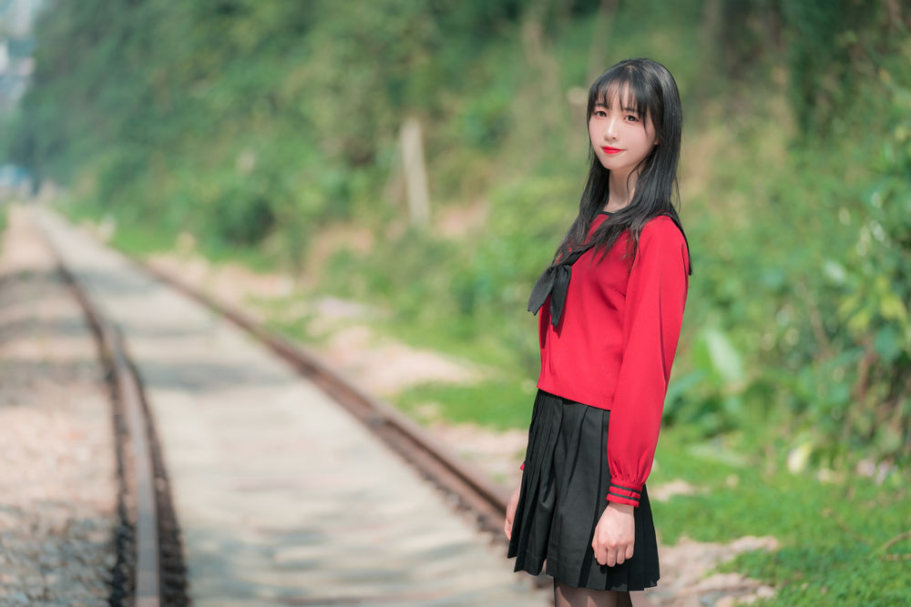 西瓜(西呱呀呀呀)-No.001-铁轨成片-在线看 第1张 西瓜(西呱呀呀呀)-No.001-铁轨成片-在线看 第1张